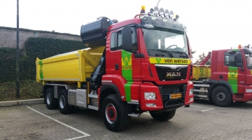 Vrachtwagen met autolaadkraan en knijper WS 6x6